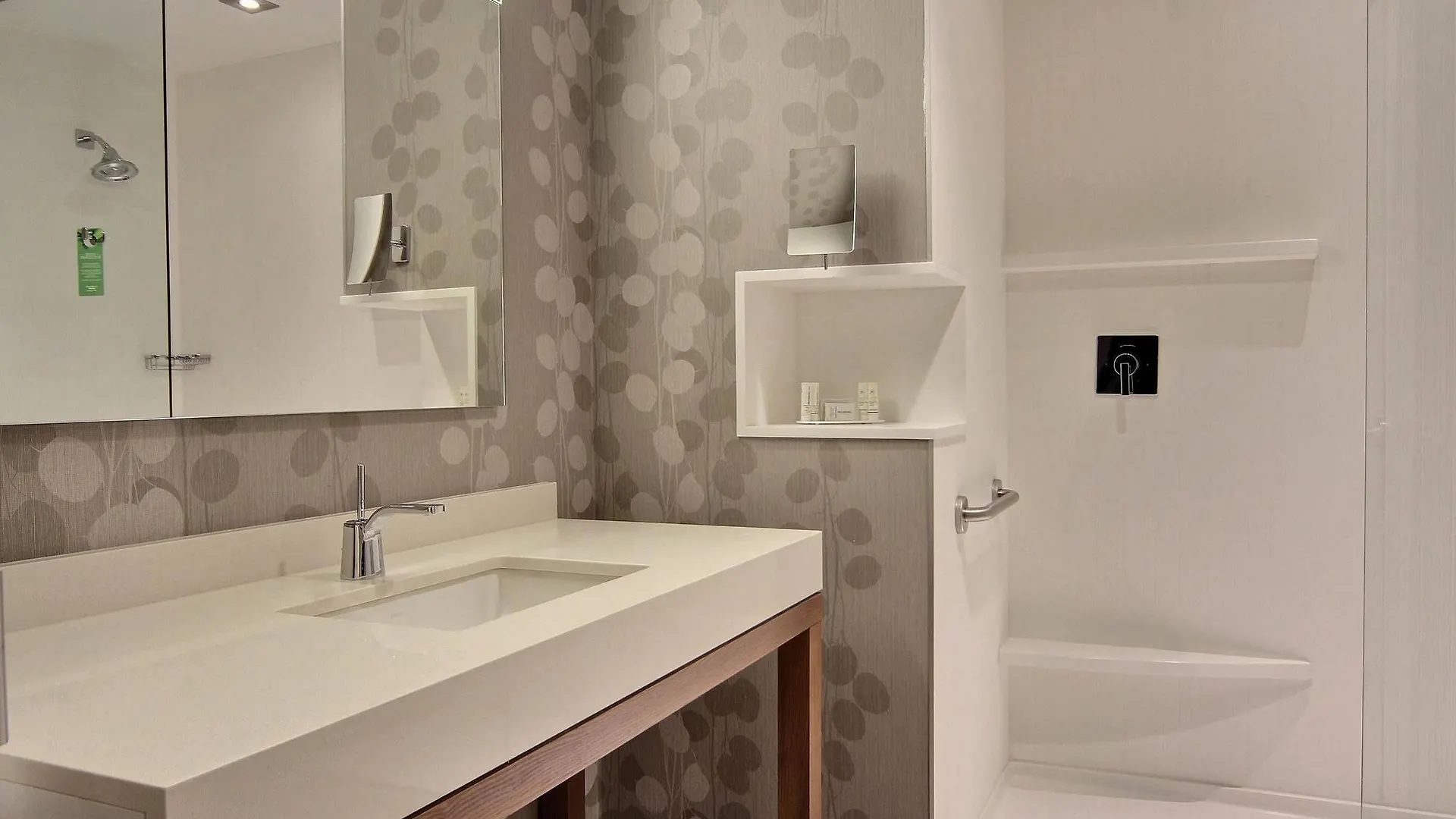 **** Szálloda Courtyard By Marriott Québec Kanada